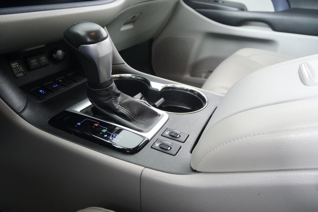 Thumbnail: 2018 Toyota Highlander - 25
