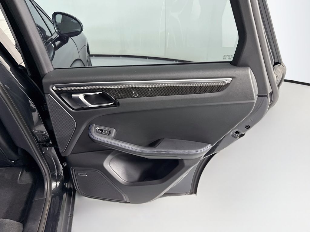 Thumbnail: 2023 Porsche Macan - 28
