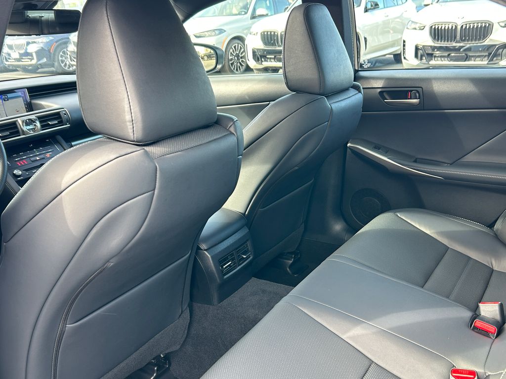 2018 Lexus IS 300 30