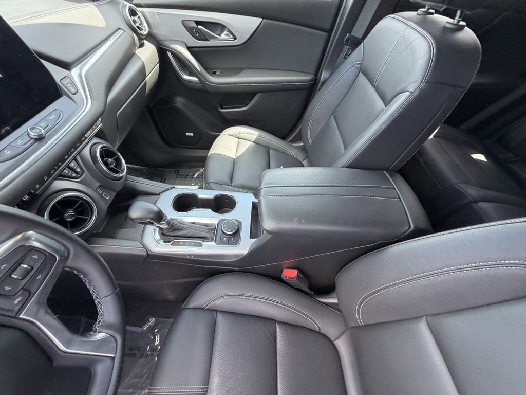 new 2025 Chevrolet Blazer car, priced at $33,991