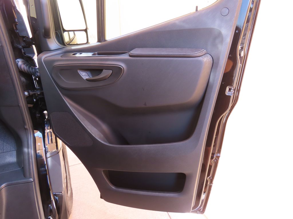 2025 Mercedes-Benz Sprinter 2500 26
