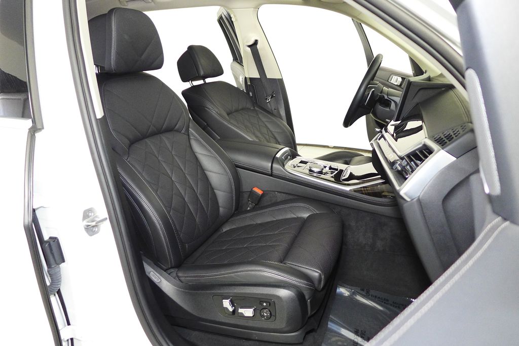 Thumbnail: 2024 BMW X7 - 19