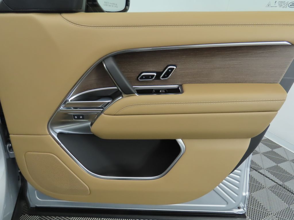 Thumbnail: 2025 Land Rover Range Rover - 27