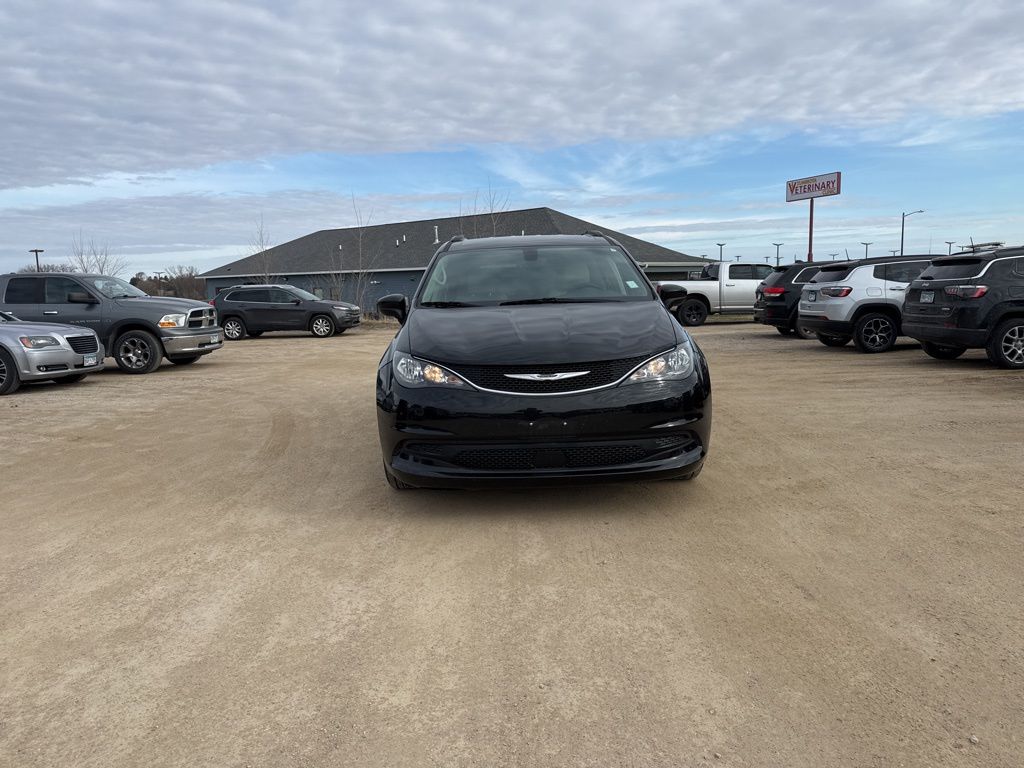 2021 Chrysler Voyager