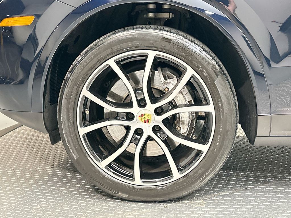 2022 Porsche Cayenne Base 5