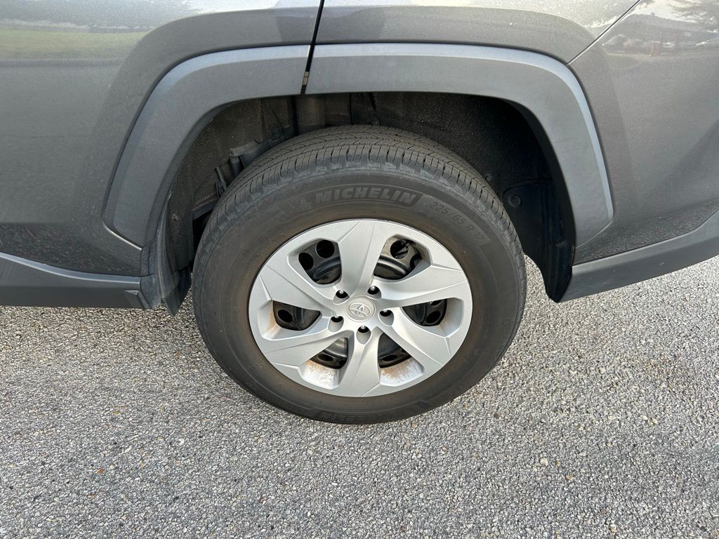 2023 Toyota RAV4 LE 9