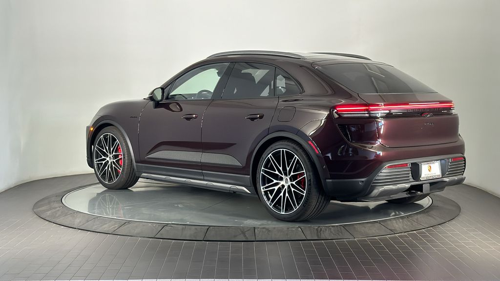 Thumbnail: 2025 Porsche Macan - 3