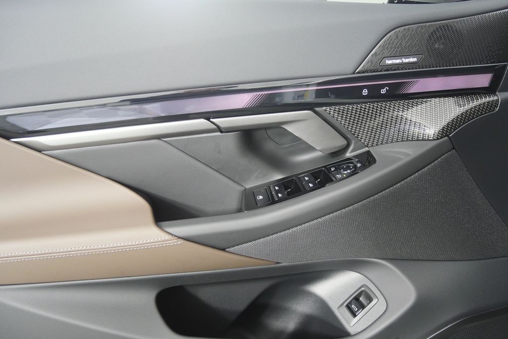 Thumbnail: 2026 BMW i5 - 9