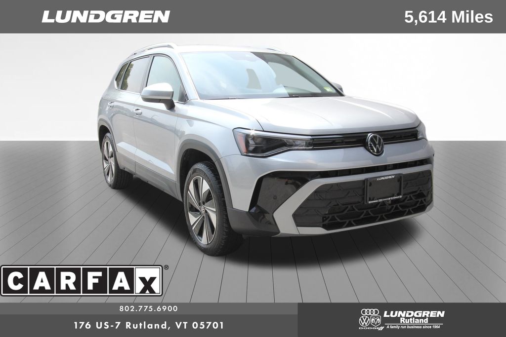 2025 Volkswagen Taos SE's photo