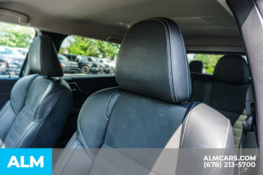 Used 2024 Blue Mitsubishi SE image 18