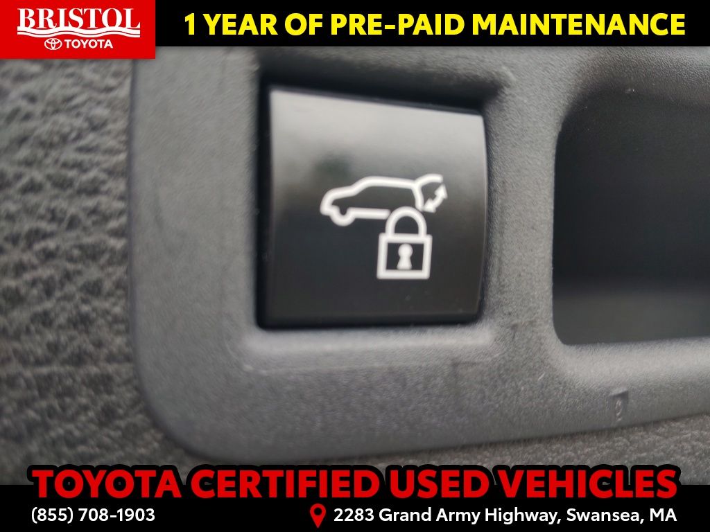 Used 2025 Toyota Sienna Van