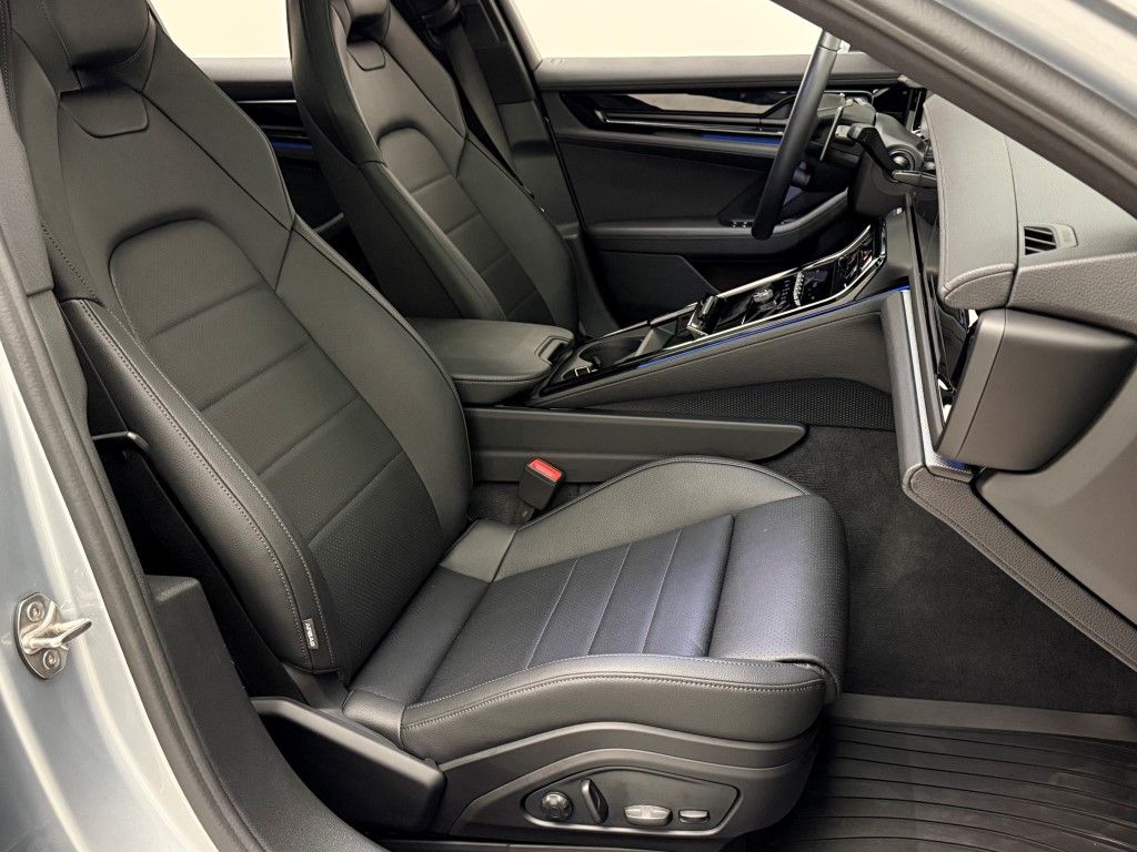 Thumbnail: 2025 Porsche Panamera - 27