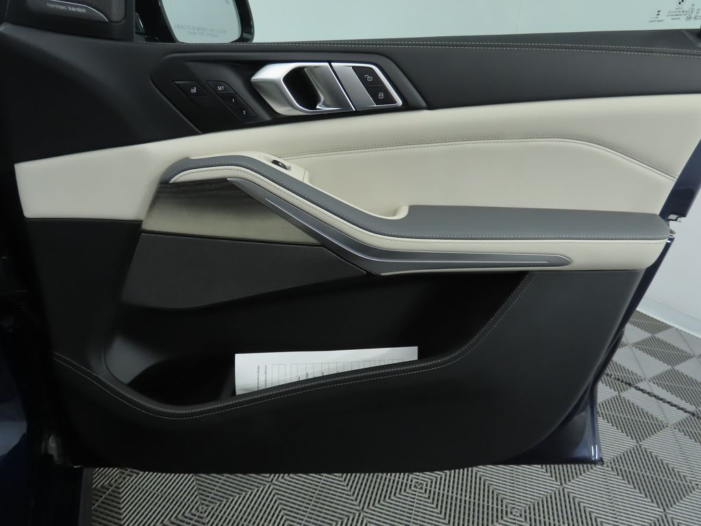 Thumbnail: 2026 BMW X7 - 27