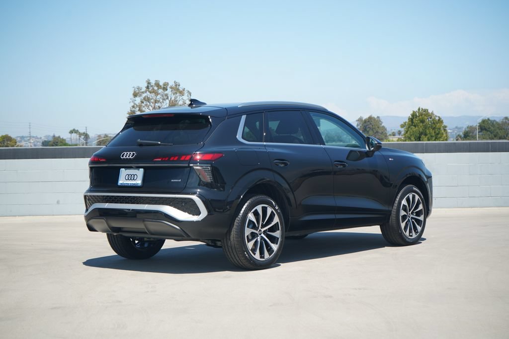 Thumbnail: 2026 Audi Q3 - 3