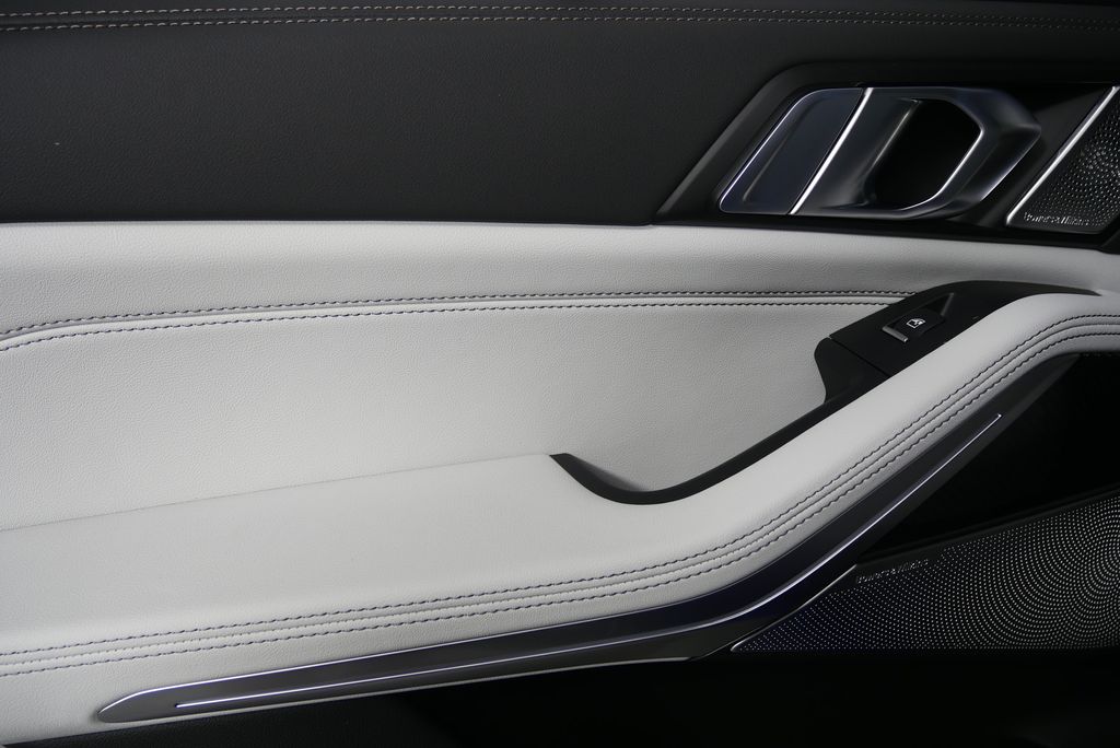 2026 BMW X5 M60i 14