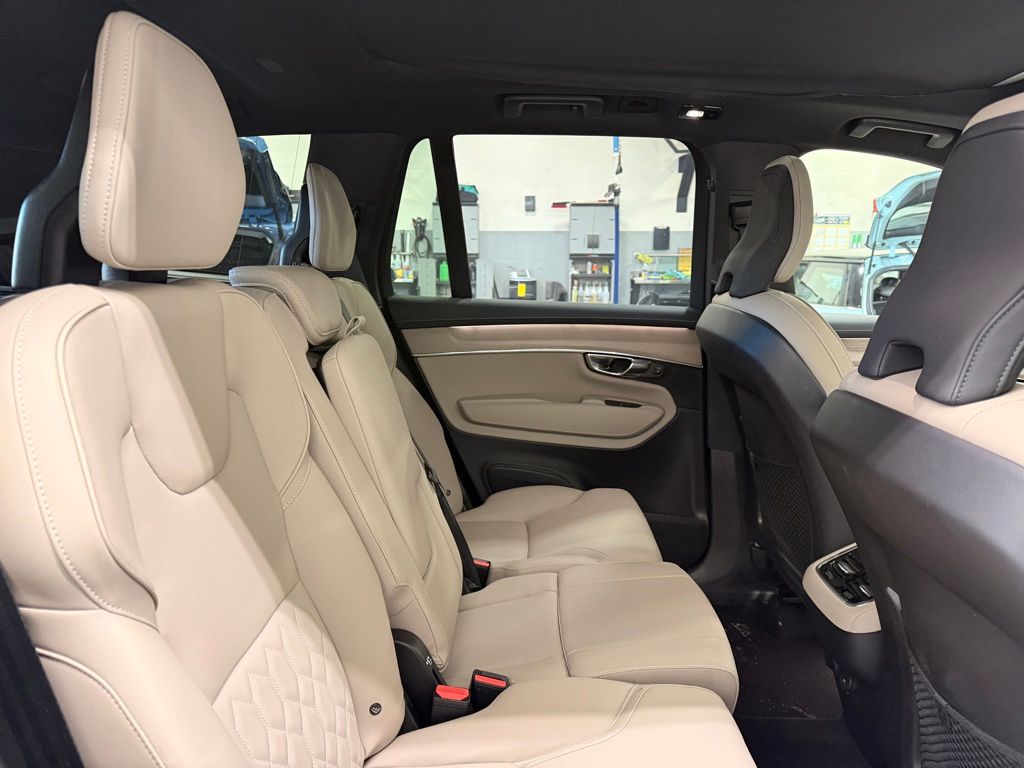 Thumbnail: 2025 Volvo XC90 - 26