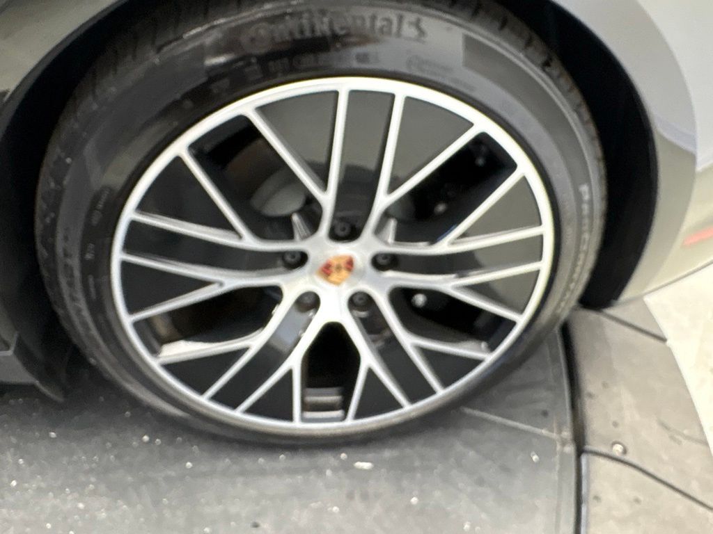 Thumbnail: 2026 Porsche Taycan - 16