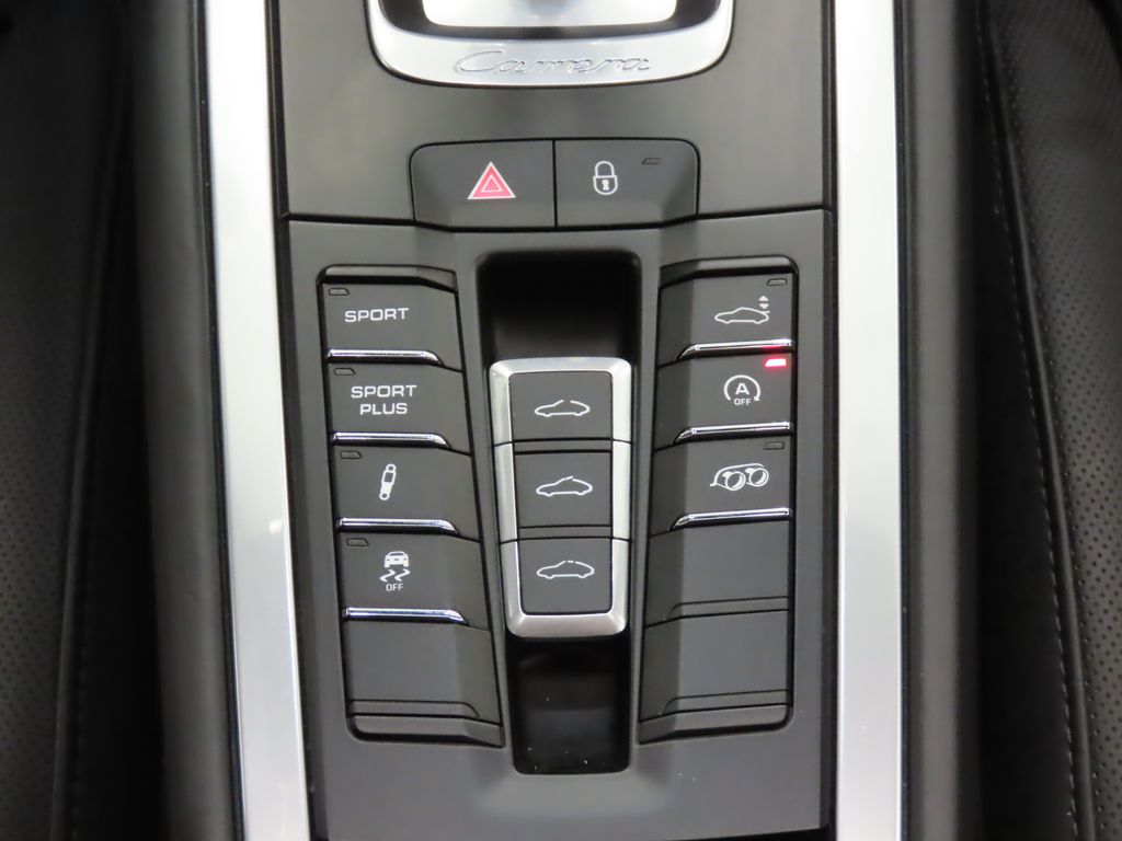 Thumbnail: 2016 Porsche 911 - 27