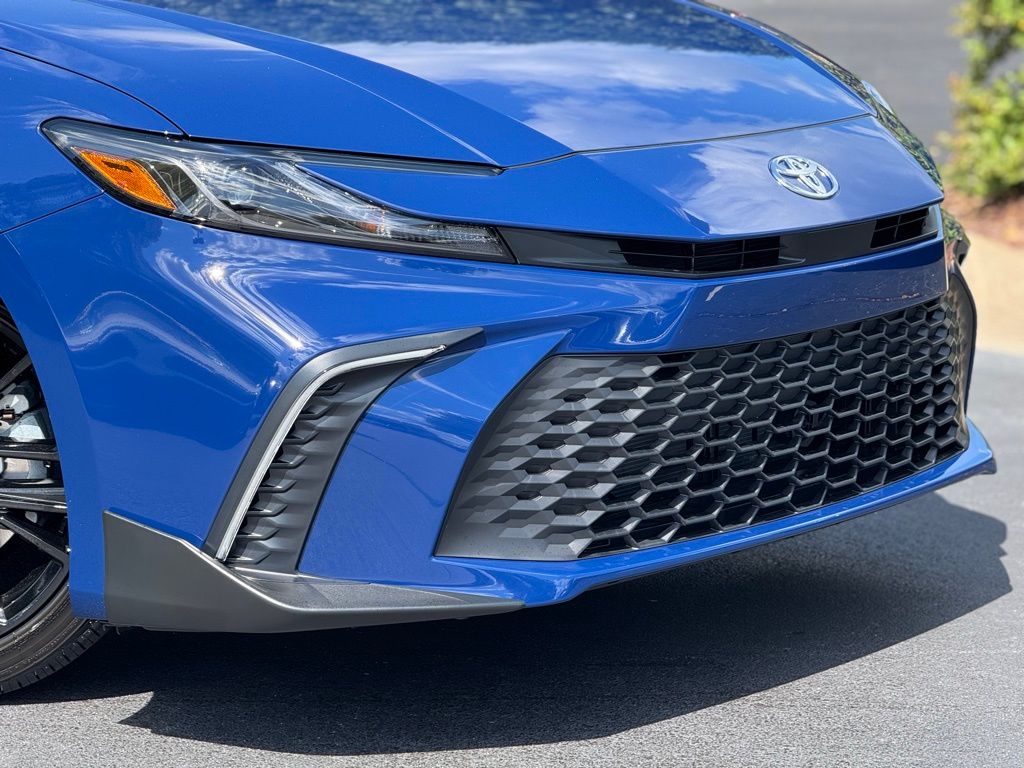 2025 Toyota Camry SE photo 4