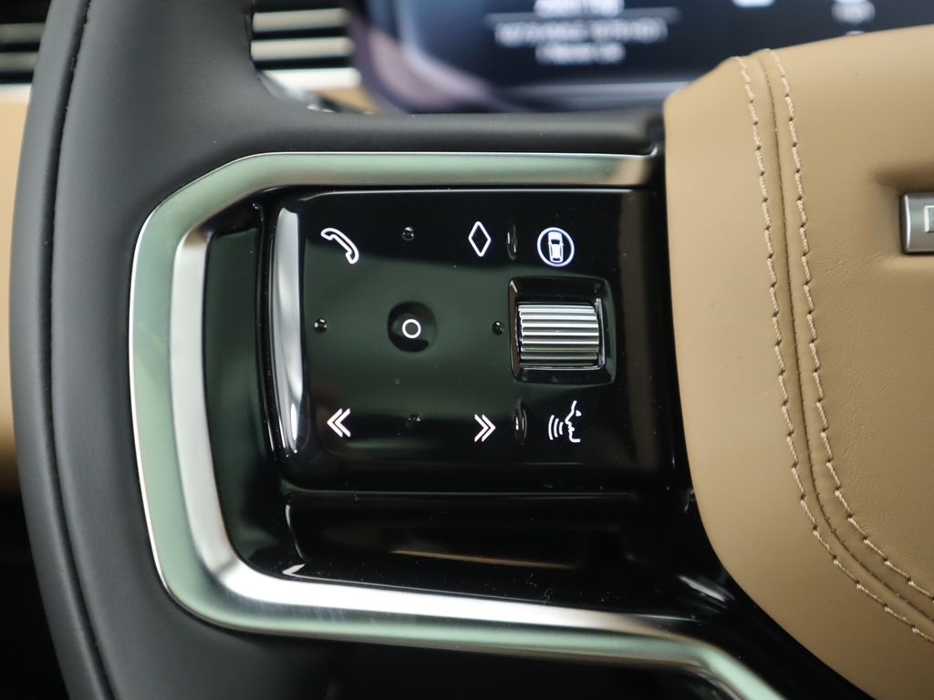 Thumbnail: 2025 Land Rover Range Rover Sport - 11