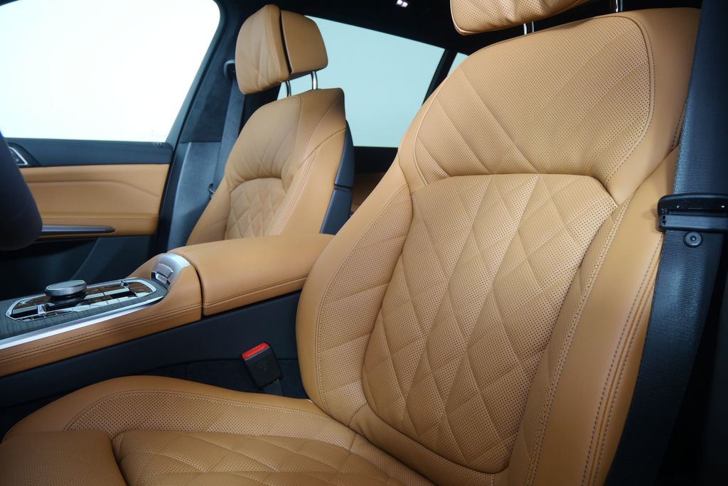 Thumbnail: 2026 BMW X7 - 11