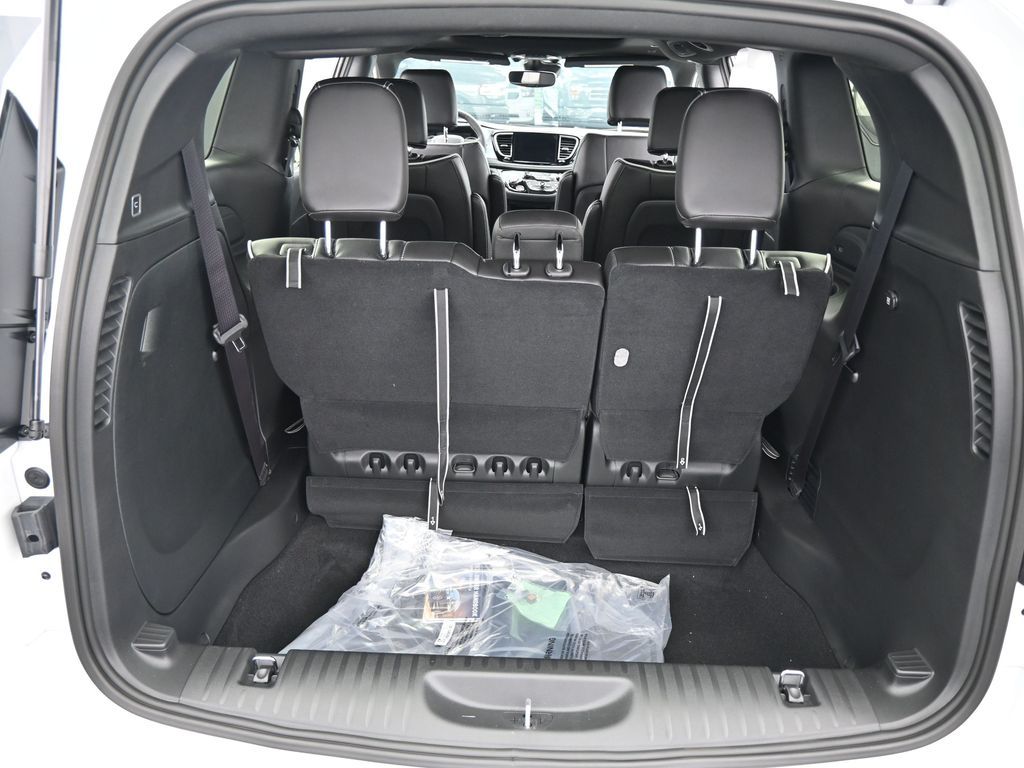 New 2026 Bright White Clearcoat Chrysler Limited image 33