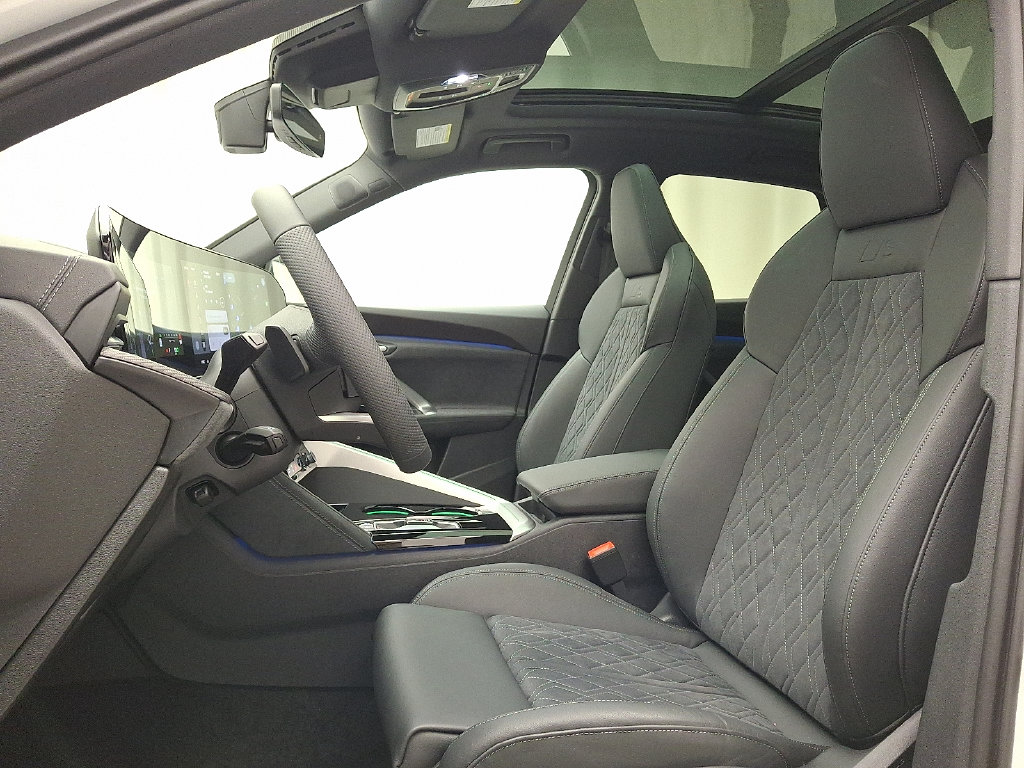 Thumbnail: 2026 Audi SQ5 - 8
