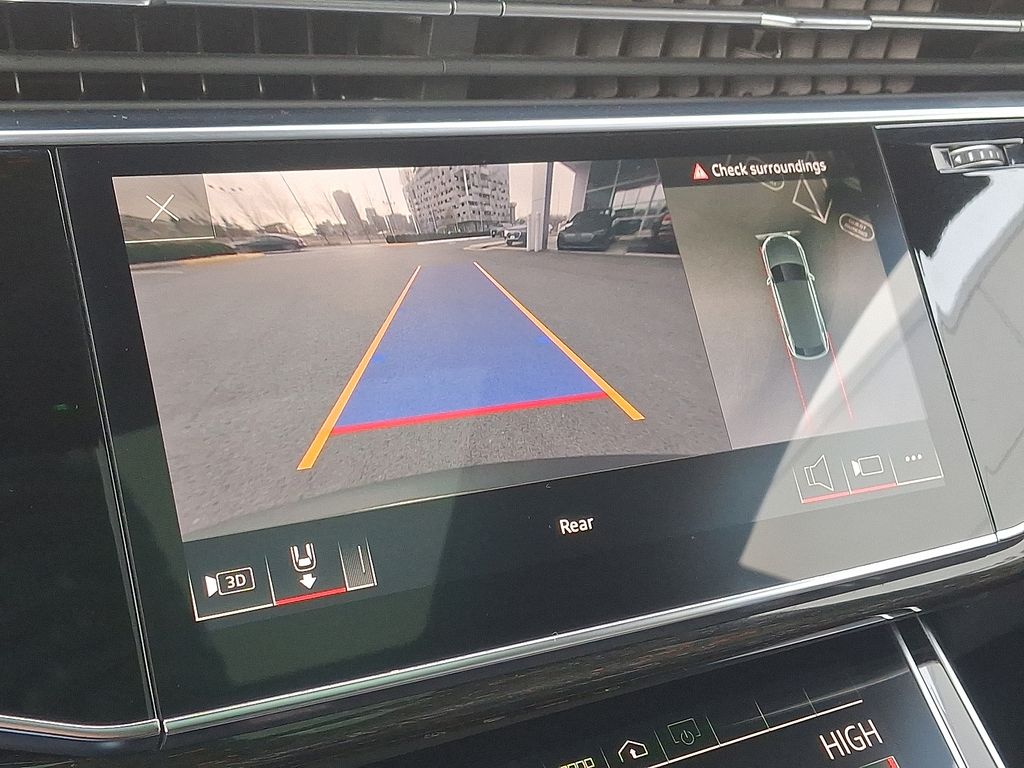 Thumbnail: 2022 Audi Q8 - 18