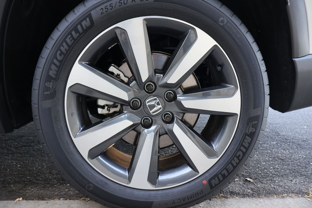 2025 Honda Pilot Touring 19
