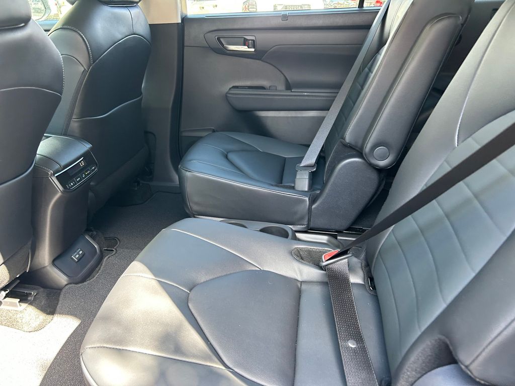 New 2026 Toyota Highlander Hybrid SUV