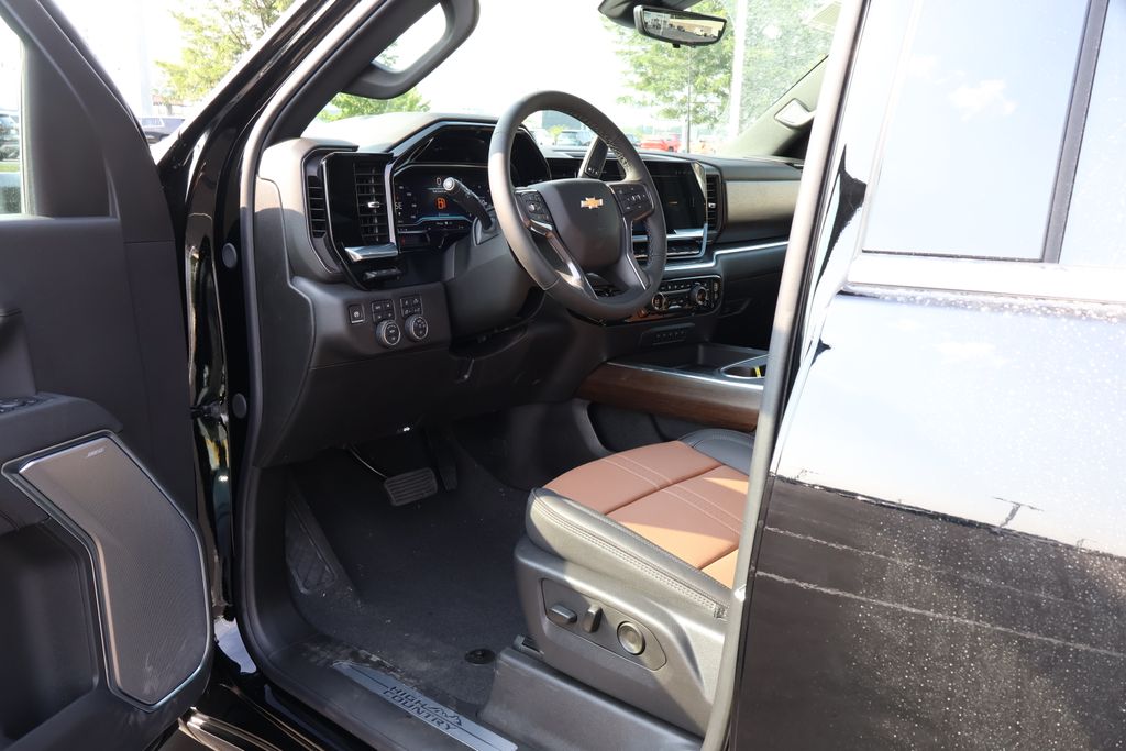 Thumbnail: 2025 Chevrolet Silverado 2500 - 14