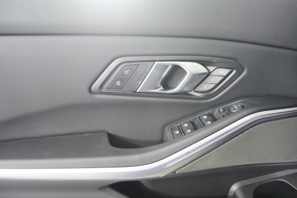 Thumbnail: 2026 BMW 3 Series - 9