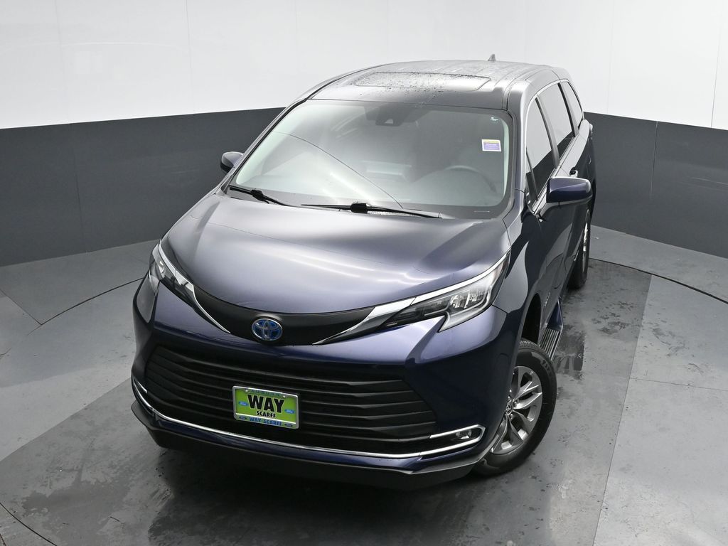 2024 Toyota Sienna XLE