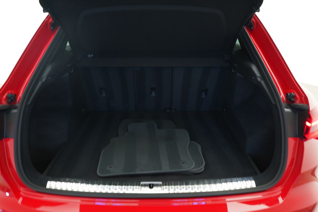 Thumbnail: 2023 Audi Q3 - 12