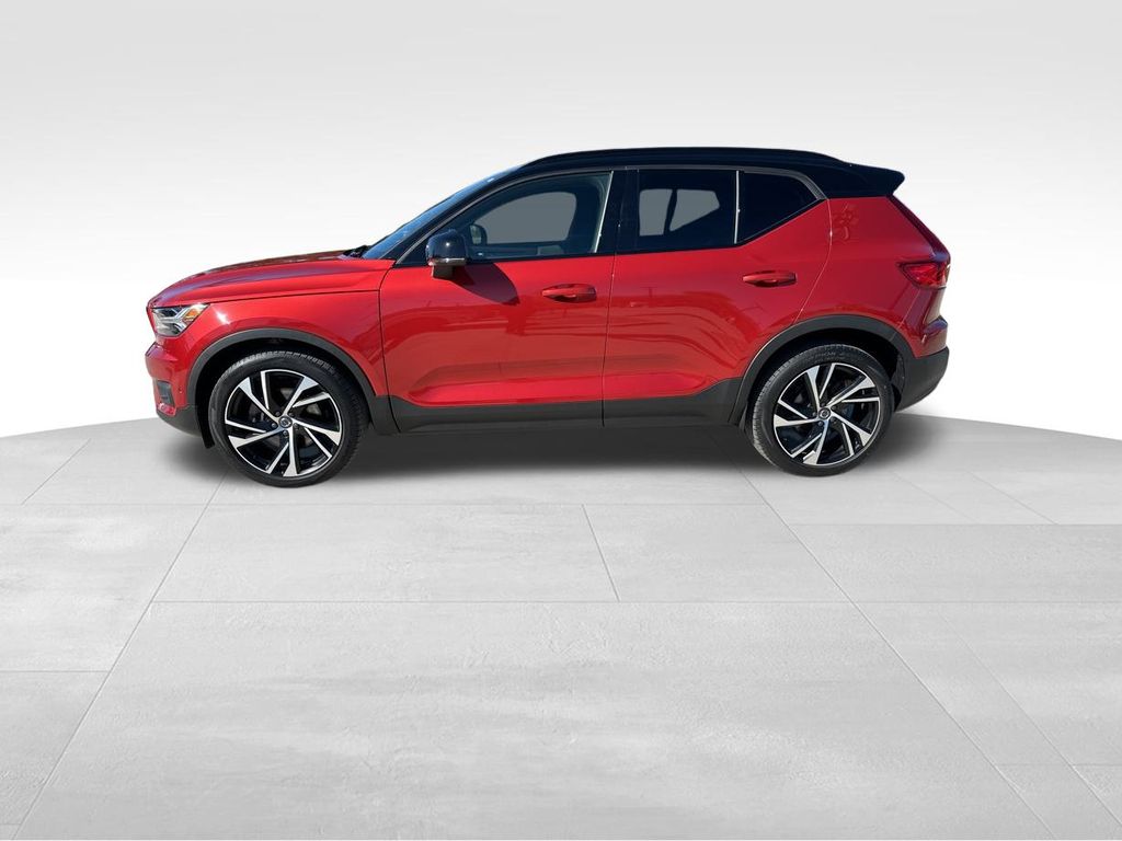 2021 Volvo XC40 R-Design 6