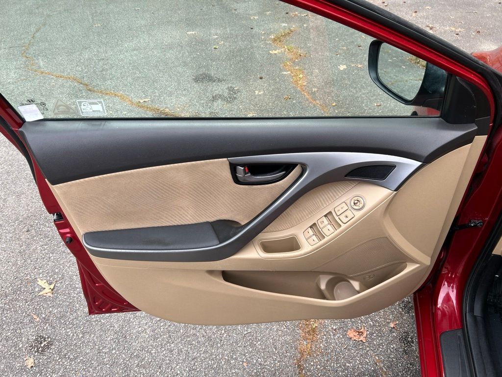 Used 2012 Red Hyundai GLS image 12