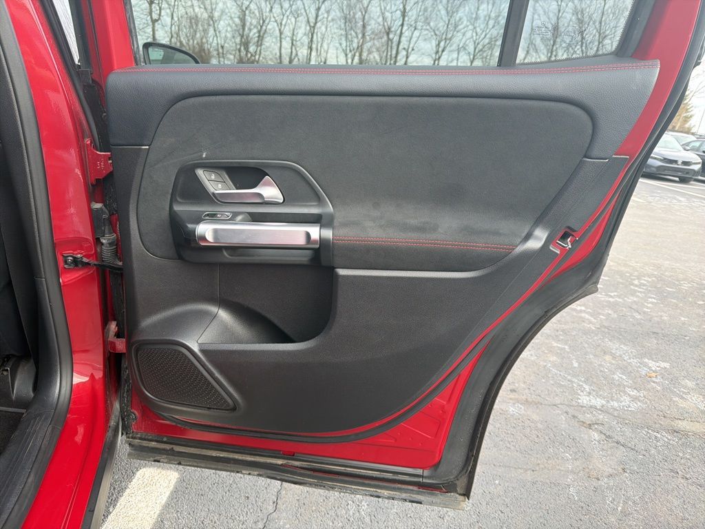 Thumbnail: 2020 Mercedes-Benz GLB - 27