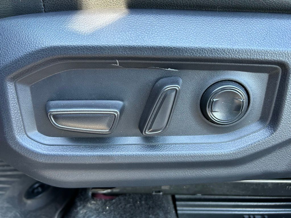 Thumbnail: 2022 Toyota Tundra - 16