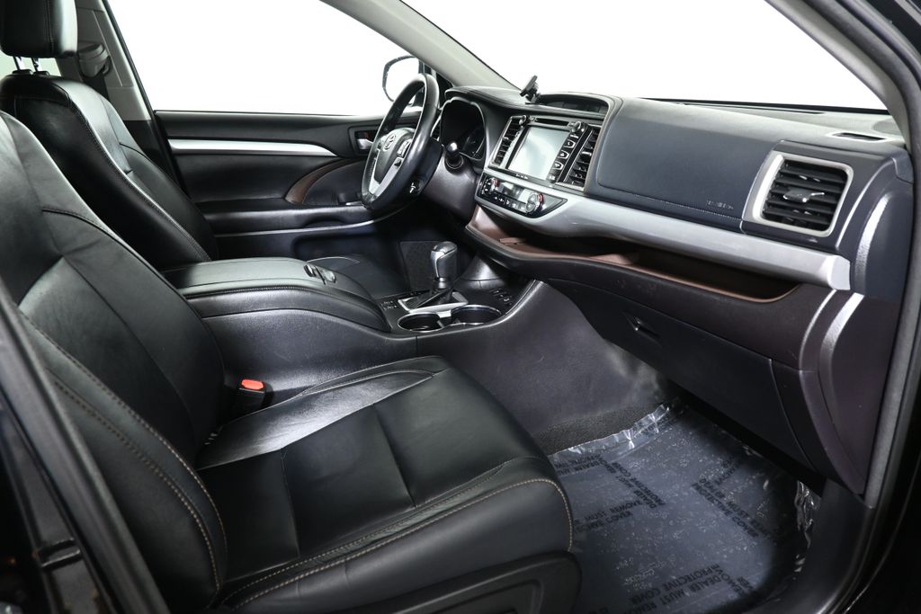 Thumbnail: 2018 Toyota Highlander - 28