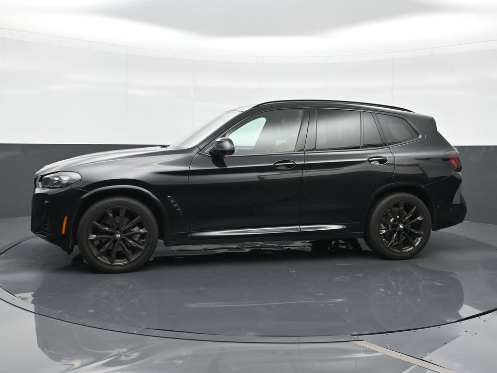 Used 2024 Black BMW sDrive30i image 3