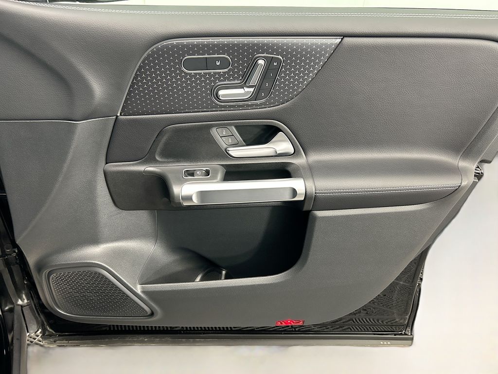 Thumbnail: 2025 Mercedes-Benz GLB - 23