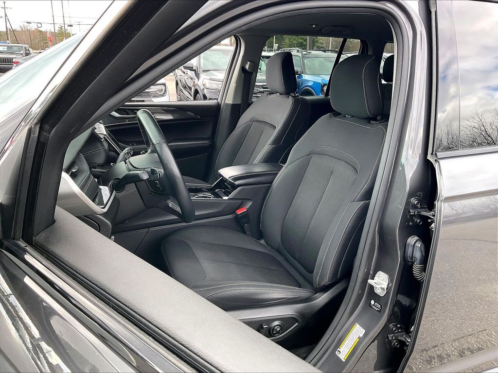 2022 Jeep Grand Cherokee — photo 9