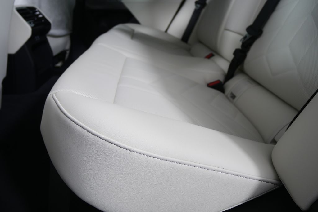 Thumbnail: 2026 BMW 5 Series - 15