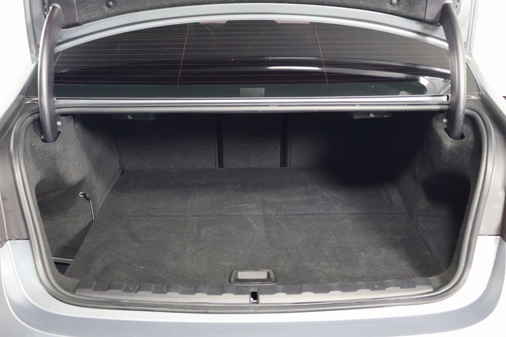 Thumbnail: 2024 BMW 3 Series - 14