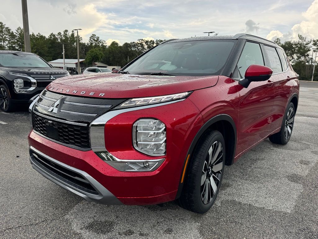 2025 Mitsubishi Outlander SEL photo 3