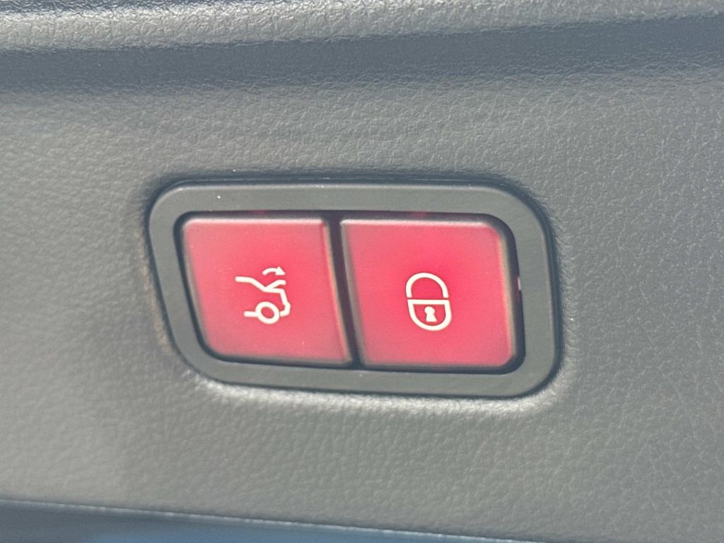 Thumbnail: 2022 Mercedes-Benz S-Class - 25