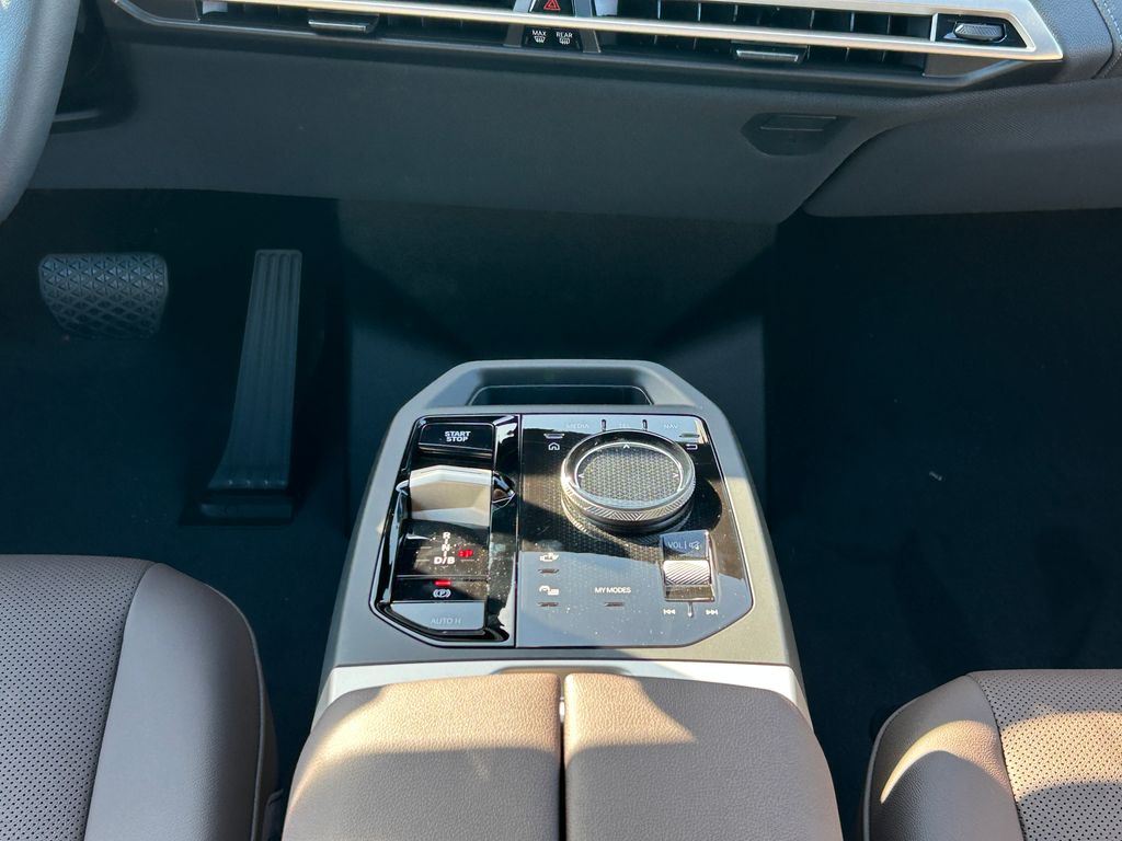 2025 BMW iX xDrive50 27