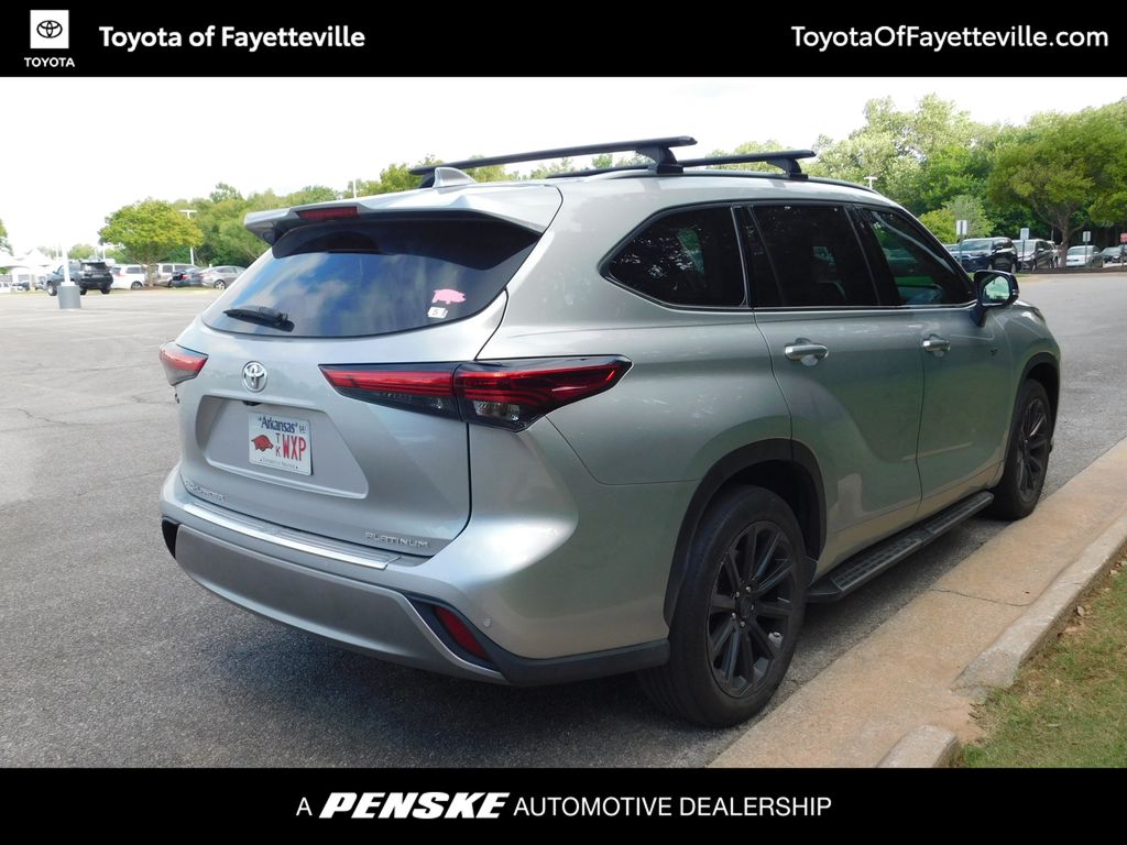 Thumbnail: 2023 Toyota Highlander - 4