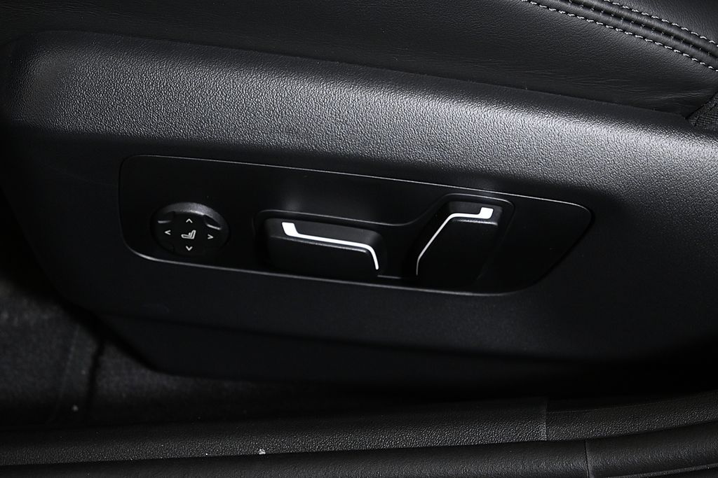 Thumbnail: 2026 BMW M5 - 27