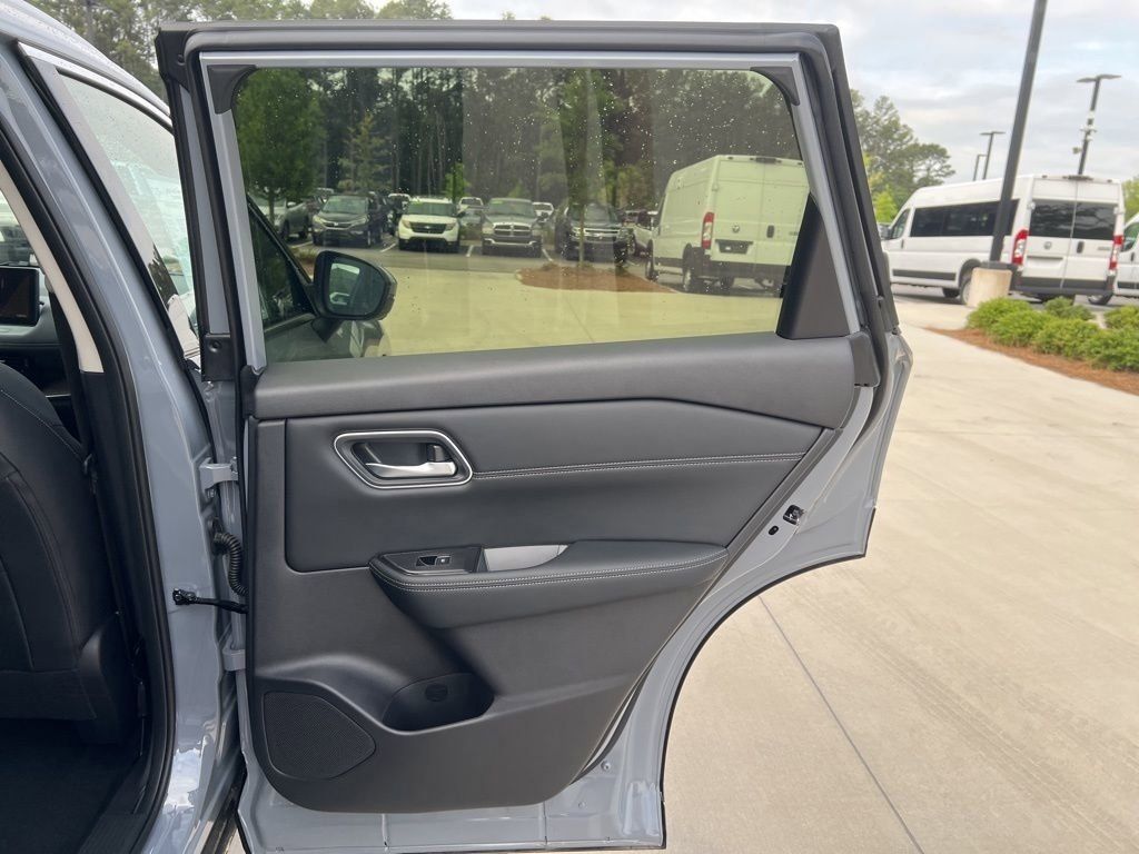 2025 Boulder Gray Pearl Nissan Rogue Platinum FWD SUV